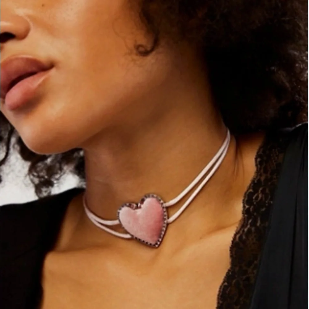 Free People Velvet Heart Choker (pink blush) NWT - Picture 3 of 6